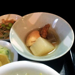 誠一郎本舗 - ギョーザと唐揚げの専門店「ギョーザ屋誠一郎本舗」定食副菜おでん