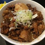 Nikomiya - もつ煮込み丼 大盛