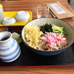 元気や - 冷やしたぬきそば  大盛り  税込734円。
      以前の冷やしたぬきそばと違う。路線変更(*^^*)