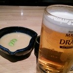 俺の魚を食ってみろ!! - (2015/7/9)お通しはトウモロコシの擦り流し。生ビールはモルツ・ザ・ドラフト。