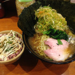 ラーメン 末廣家 - ラーメン白髪ネギと窯焼きチャーシューめし