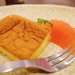 カッフェ トムテ - パティスリーEPICEさんのニンジンケーキ