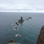 39788847 - 【2015年07月】神威岬灯台の先に見える「神居岩」です。