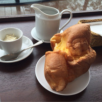トラットリア グランボッカ - 名物のパン。まるで巨大シュークリーム！
