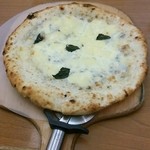 Kokosu - クワトロフォルマッジピザ Mサイズ