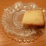 アノニム - ルバーブのフィナンシェ