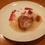 アノニム - 白金豚のロースト、マッシュポテト、キャロット、ビーツ、ベゴニア添え