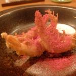 アノニム - 川津海老のフリット、レッドオニオンスライス、ラズベリーかけ