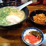 博多らーめん塩原いってつ - 【再訪】スタミナキムチラーメン（にんにく入り）　の、にんにく抜き(￣∇￣)