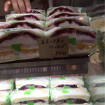 コウジ サンドイッチ - ショーケース