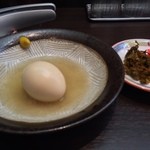 元祖 名島亭 - 無料券をいただいたので、博多屋台とんこつおでん1つ。今日もやっぱり玉子。高菜、食べてしまったんですか！！！！？？？？ ラーメソより先に食べてもいいンです！ 