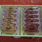 ヨックモック - 料理写真:東横ハチ公クッキー(プレーン5枚、ベリー5枚)