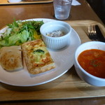 NAYA cafe 上野ファーム - 7種類の野菜のキッシュプレート　950円（ミニスープ付）