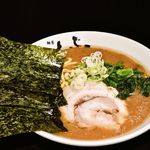横浜家系　麺屋はやぶさ - 料理写真:らーめん　６７０円