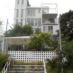 海辺の途中 - 駐車場から見た店舗全景