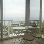 海辺の途中 - 湘南方面を望む客席