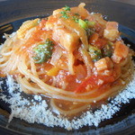 海辺の途中 - アマトリチャーナ　チーズを麺におとして