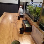 手打ち蕎麦 㐂 - 中央テーブル。