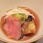 伊予本 - ローストビーフと賀茂茄子の揚げ出し