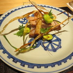 神保町 傳 - 山形金華豚のロースト。盛りつけも今までと一味違います。