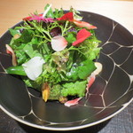 神保町 傳 - こちらは黒いお皿で。盛り付けにこちらもフレンチの視点が入っているようです。