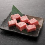 焼肉七つ星 - 極上霜降り角切りステーキ