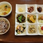 弥栄 - 750円ランチの一例