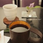 野の花 - コーヒー以外に抹茶と煎茶を選ぶこともできます。