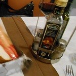 Ristorante Ai Scalzi - オリーブオイルは黄色系。