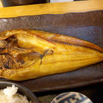 根室食堂  - 北海道を代表する魚のひとつ。脂のノリがウリのシマホッケとは異なり、「身の旨み重視」