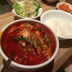 さんか亭 - 【2015年06月】赤ランチ（ﾕｯｹｼﾞｬﾝｽｰﾌﾟ）＠750円、ライスで頂きます(^^♪