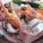 おかもと鮮魚店  - 名物海鮮丼