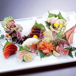 Assortment of 8 sashimi (3 servings)