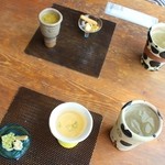 櫻櫻 - おつまみ（手前が梅酒、奥がオレンジジュース）