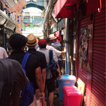 宇ち多゛ - 店の裏
                                開店1時間前てこの行列‼️