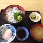 海鮮料理 みはる - 釜揚げしらす丼1,000円