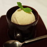 シターラ - 本日のソルベ：ピンクペッパーのアイス(620円)