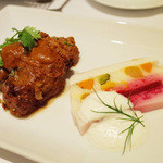 ボッティ・カバブ(2500円) ラムもも肉のタンドール焼きと野菜ピクルスのテリーヌ