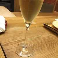 赤坂 菊乃井 - 脚の上部にドンペリのエチケットのシルエットが