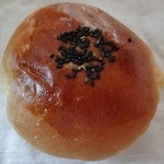 手作りケーキとパンの店 Lievre - あんぱん(一個\80)税別です(2015-7-11登録)