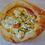 手作りケーキとパンの店 Lievre - ハム＆コーンぱん(一個\150)税別です(2015-7-11登録)
