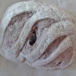 手作りケーキとパンの店 Lievre - カシス＆クランベリーぱん(一個\140)税別です(2015-7-11登録)