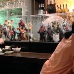 怪獣酒場 - カウンター席は怪獣だらけ