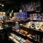 怪獣酒場 - グッズコーナーはウマい商売だと思います（笑）