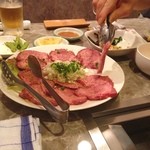 とうがらし焼肉韓国家庭料理 - タンが分厚い！
            他の肉もいいお肉。
            スープも冷麺も絶品