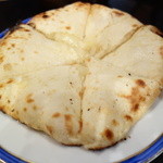 ダバ インディア - チーズクルチャ（780円）