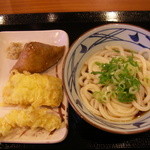 丸亀製麺 - 冷たいぶっかけうどん＋鱧天＋えび天＋わさびいなり