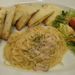 カゲンドラ カフェ - チーズナンとパスタのセット 1000円