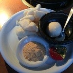 炭火焼肉屋さかい - 豆乳パンは，バニラアイスときな粉，メープルシロップが一緒に出てきます