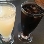 ぱんのみみ - アイスコーヒー、グレープフルーツジュース